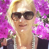 Sue Eekelschot avatar image