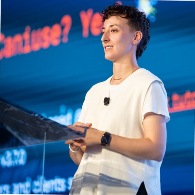 Alessia Bellisario avatar image