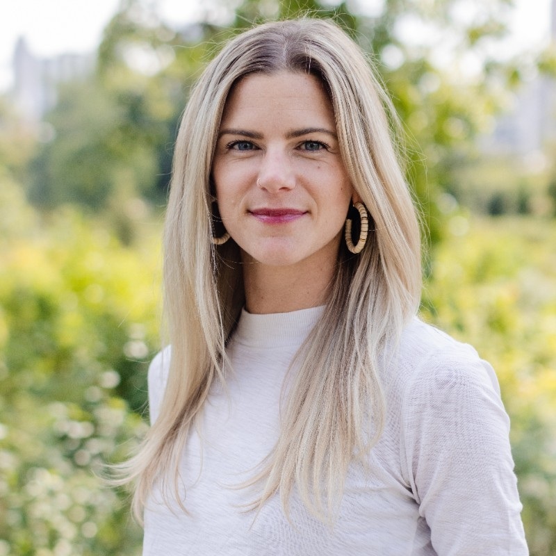 Andrea Woodside avatar image