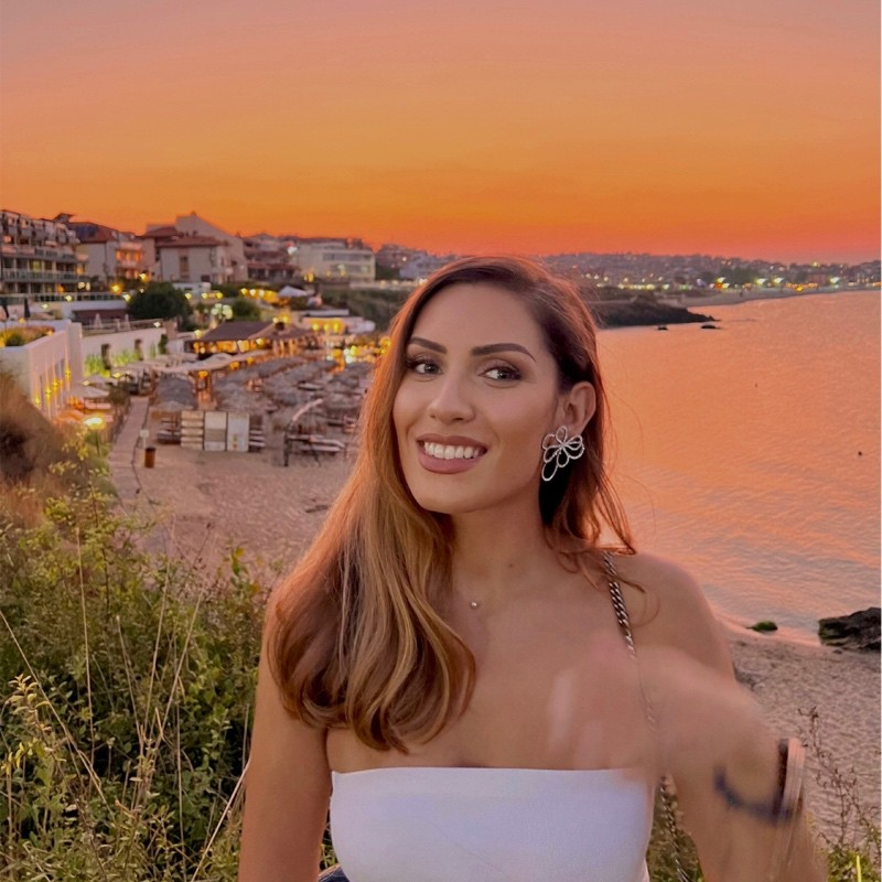 Simona Novakova avatar image