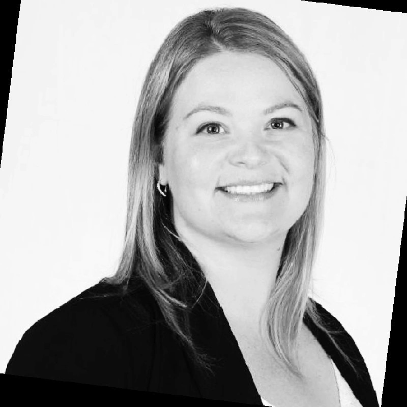 Laura Cooper Janik avatar image