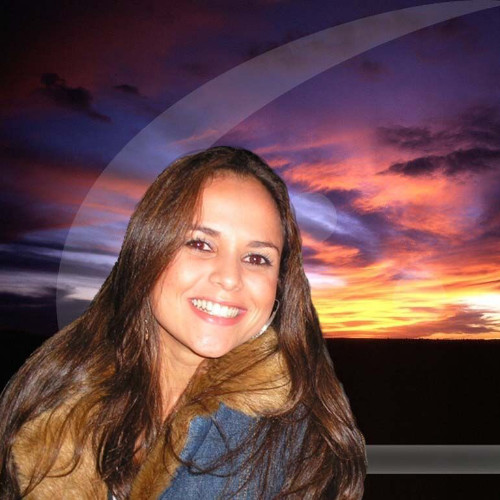 Suellen Lustoza avatar image