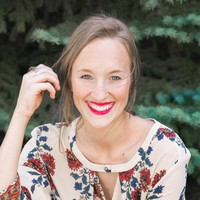 Elizabeth White avatar image