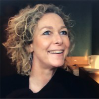 Esther Frijns avatar image