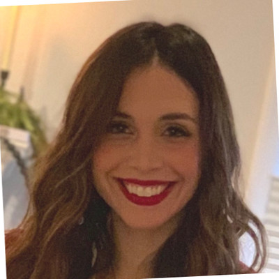 Elizabeth Holt avatar image