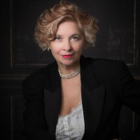 Maggie Mills avatar image