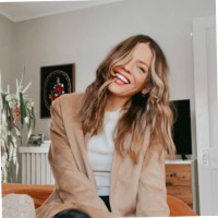 Lindsey Schneider avatar image