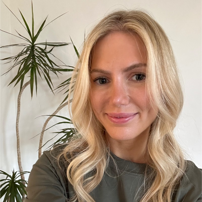 Bonnie Fishel avatar image