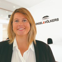 Elisa Ferreira avatar image