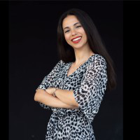 Esra Uslu avatar image