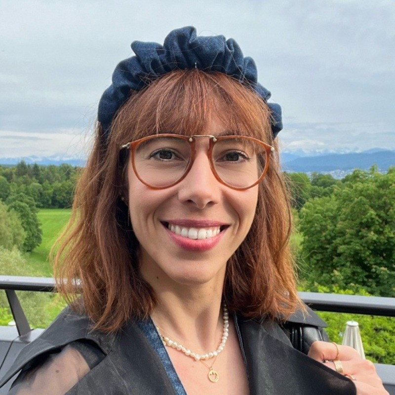 Ester Grau avatar image