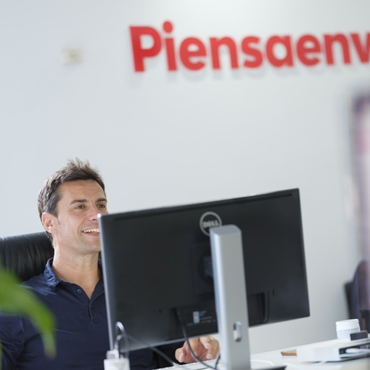 Enrique Acosta avatar image