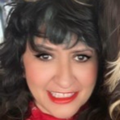 Elizabeth Holthe avatar image