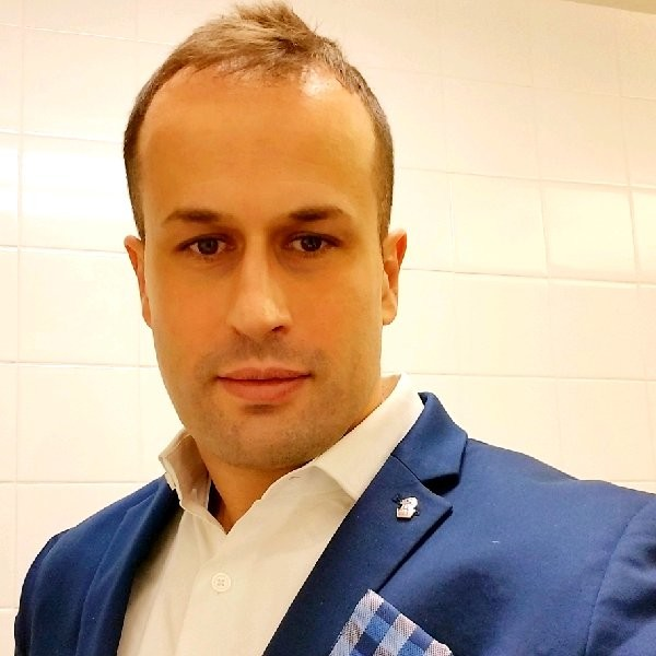 Vladimir Maslovaric avatar image