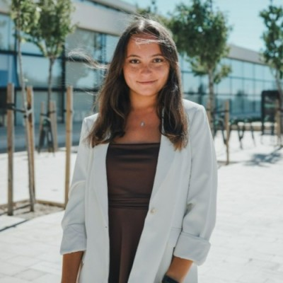 Andreea Dinklage avatar image