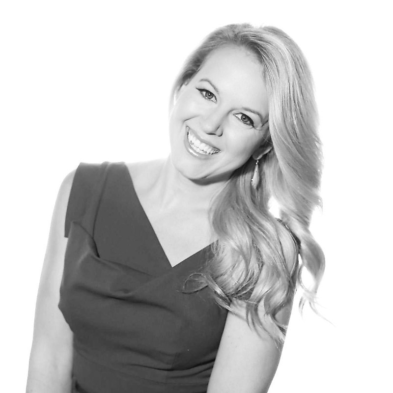 Julia La Roche avatar image