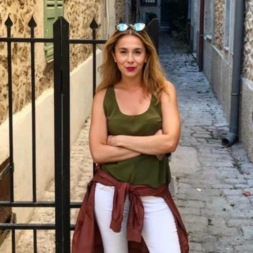 Laura Oakes avatar image