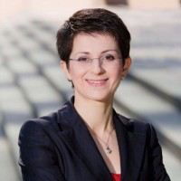 Lena Komileva avatar image