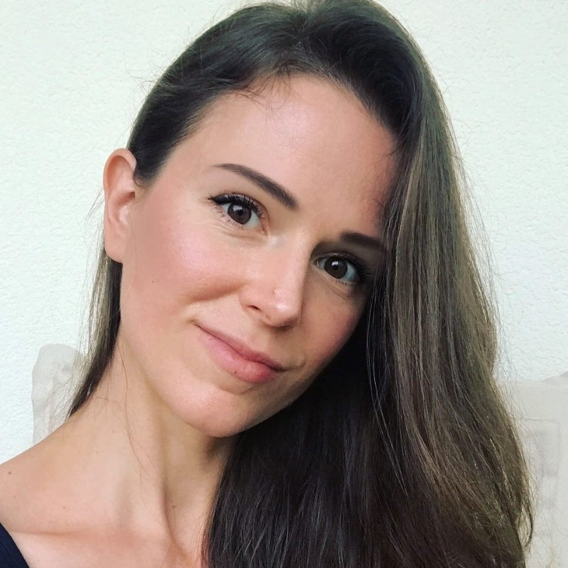 Alena Samoletova avatar image