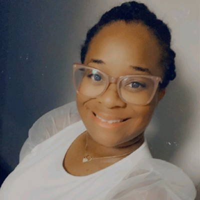 Antoinette Holt avatar image