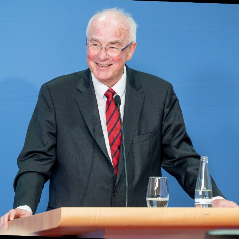 Bernd Holznagel avatar image