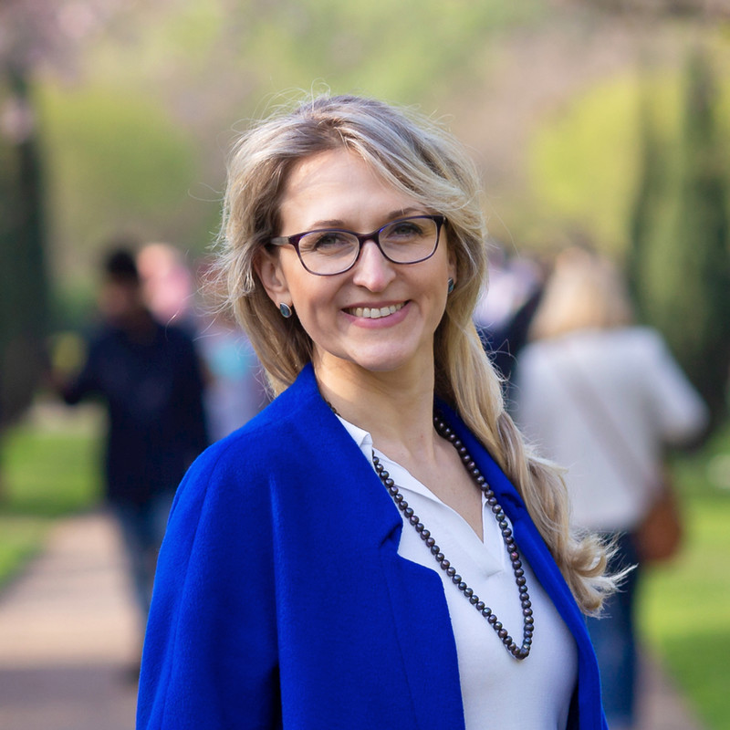 Olena Kosenko avatar image