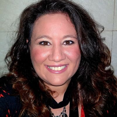 Laura 🇨🇦🇬🇧 avatar image