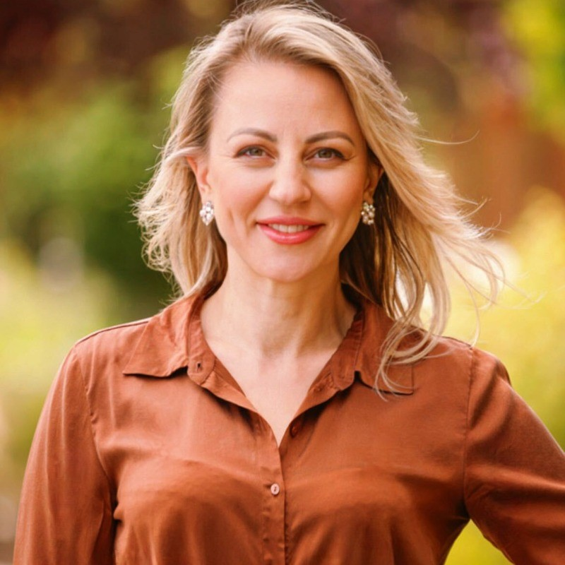 Simina Simion avatar image