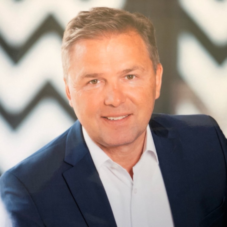 Dirk Sebald avatar image