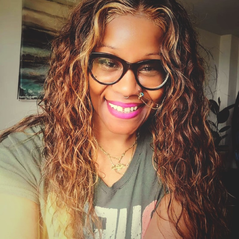 Lisa Robinson avatar image