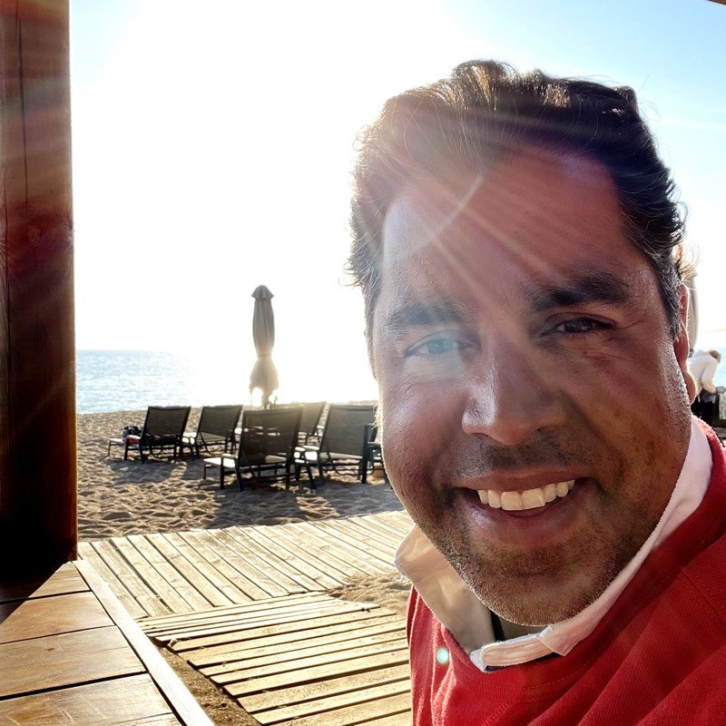 Roberto Nieves avatar image