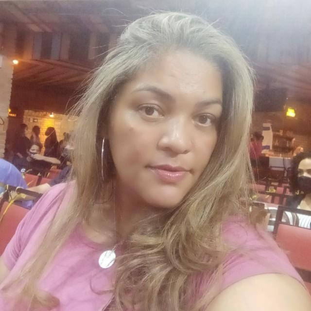 Janaina Santos avatar image