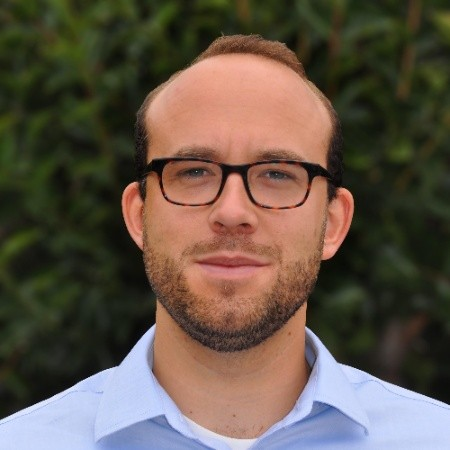 Dr. Julian Runge avatar image