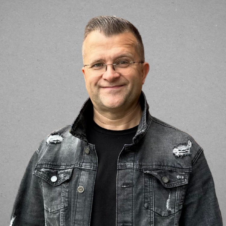 Yuri Orlov [EL PADRE] avatar image