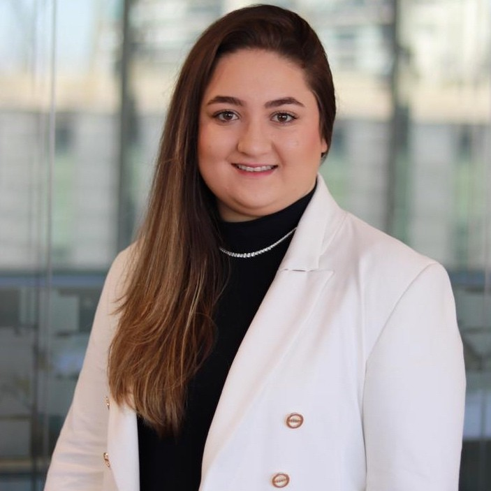 Izabella Cavanha avatar image