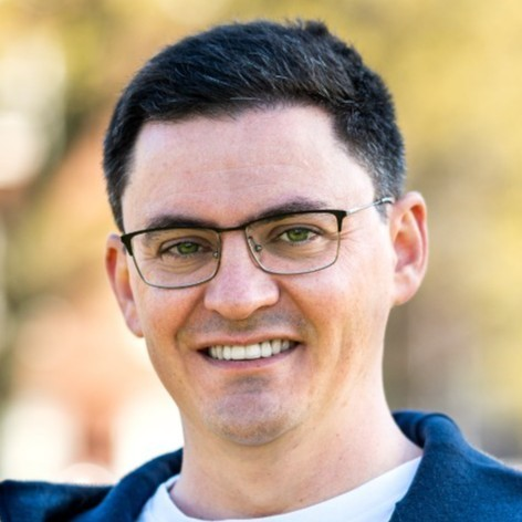 Pini Reznik avatar image