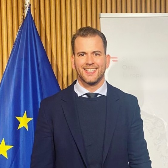 Lukas Koo avatar image