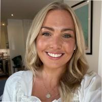 Lucy Dering, photo 1