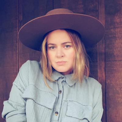 Annie McQueen, photo 1