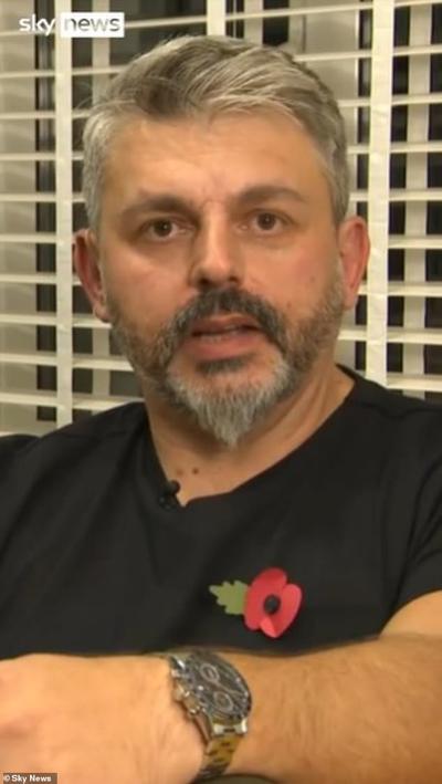 Andrew Roussos, photo 1