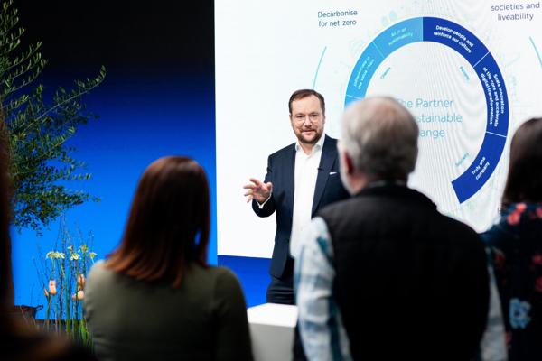 Elliott More, photo 1