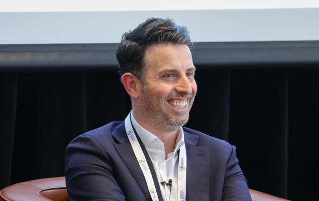 Julian Grey, photo 1