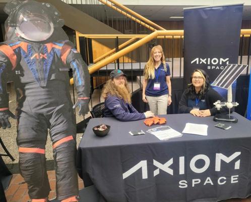 Gregory Hollin, photo 2