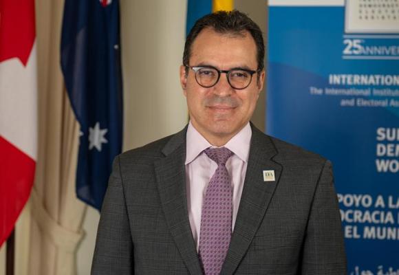 Kevin Casas-Zamora, photo 2