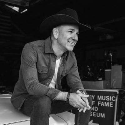 Craig Campbell, photo 2