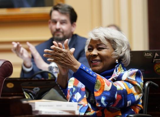 Louise Lucas, photo 2