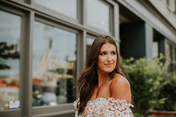 Grace Shoulders, photo 1