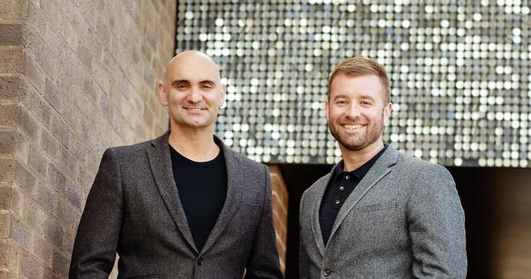 Damian Hanson, photo 1