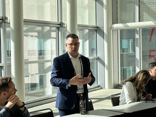 Tracey Barry, photo 1