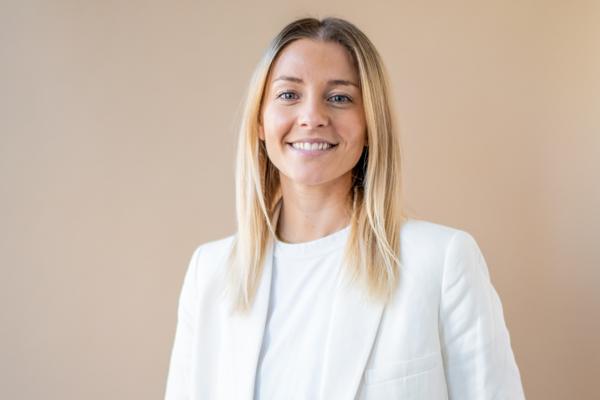 Karli Bainbridge, photo 1